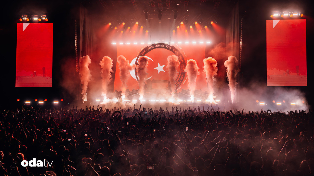 Armin Van Buuren yeni konseptle İstanbul’da sahne aldı