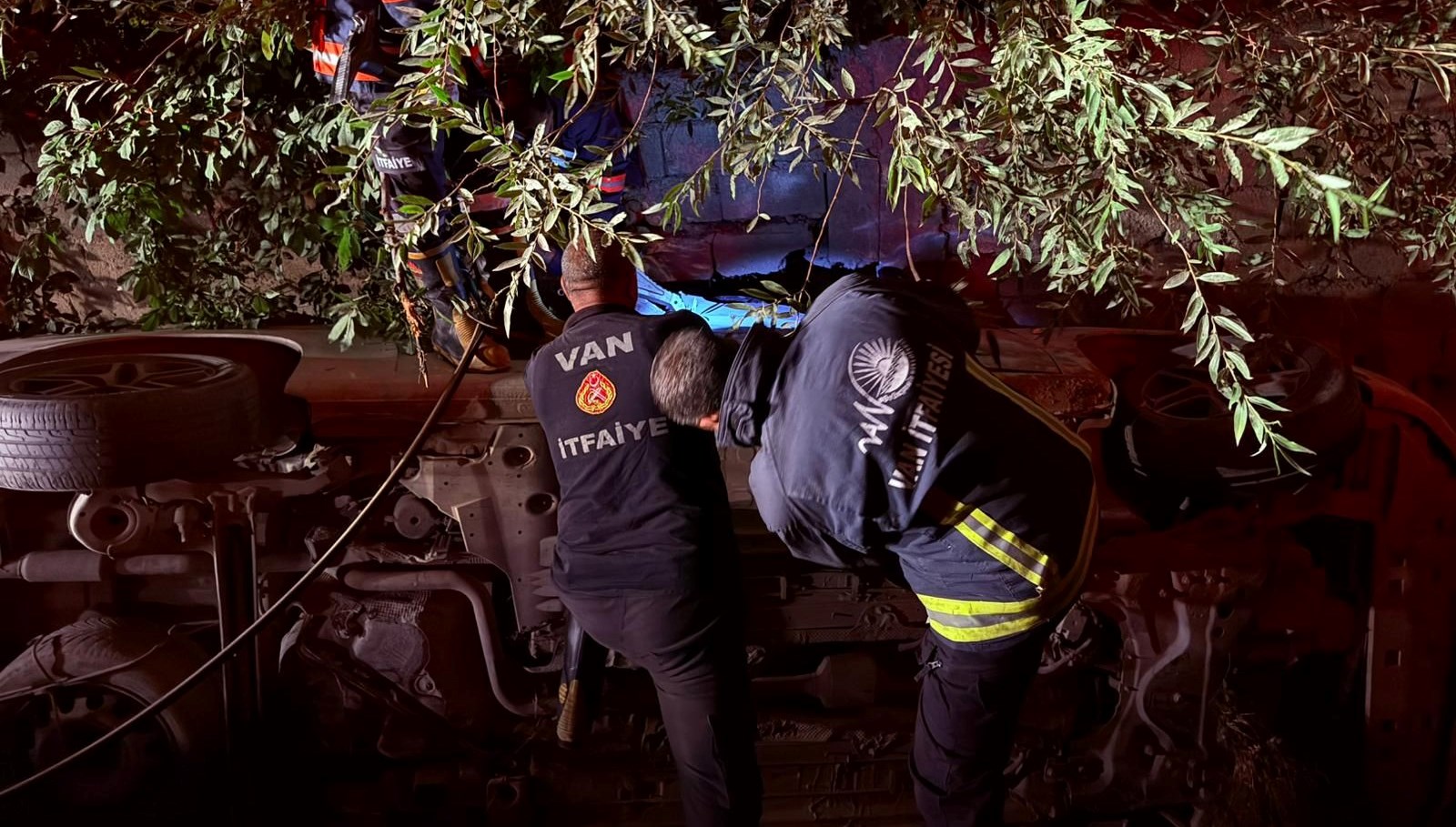 Van’da otomobil su kanalına düştü: 1 yaralı