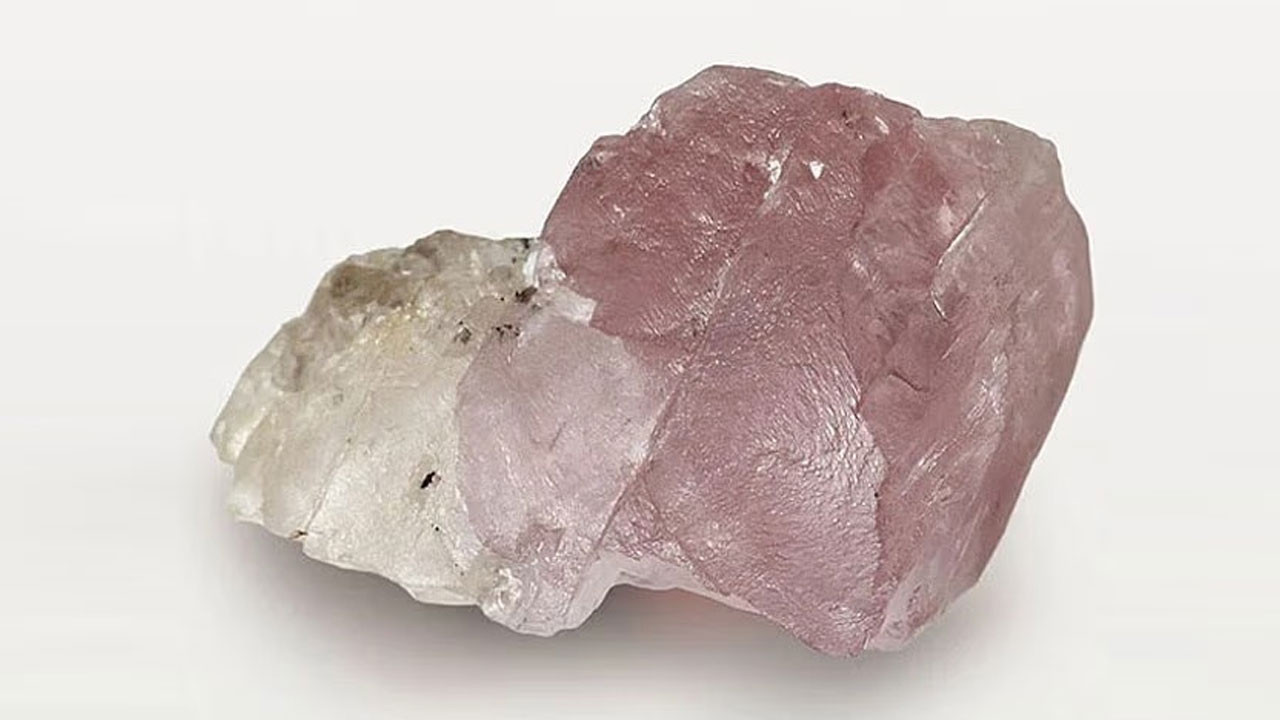 37 karatlık sıra dışı elmas: Çok nadir bulunuyor, değerini belirlemek hiç kolay değil!