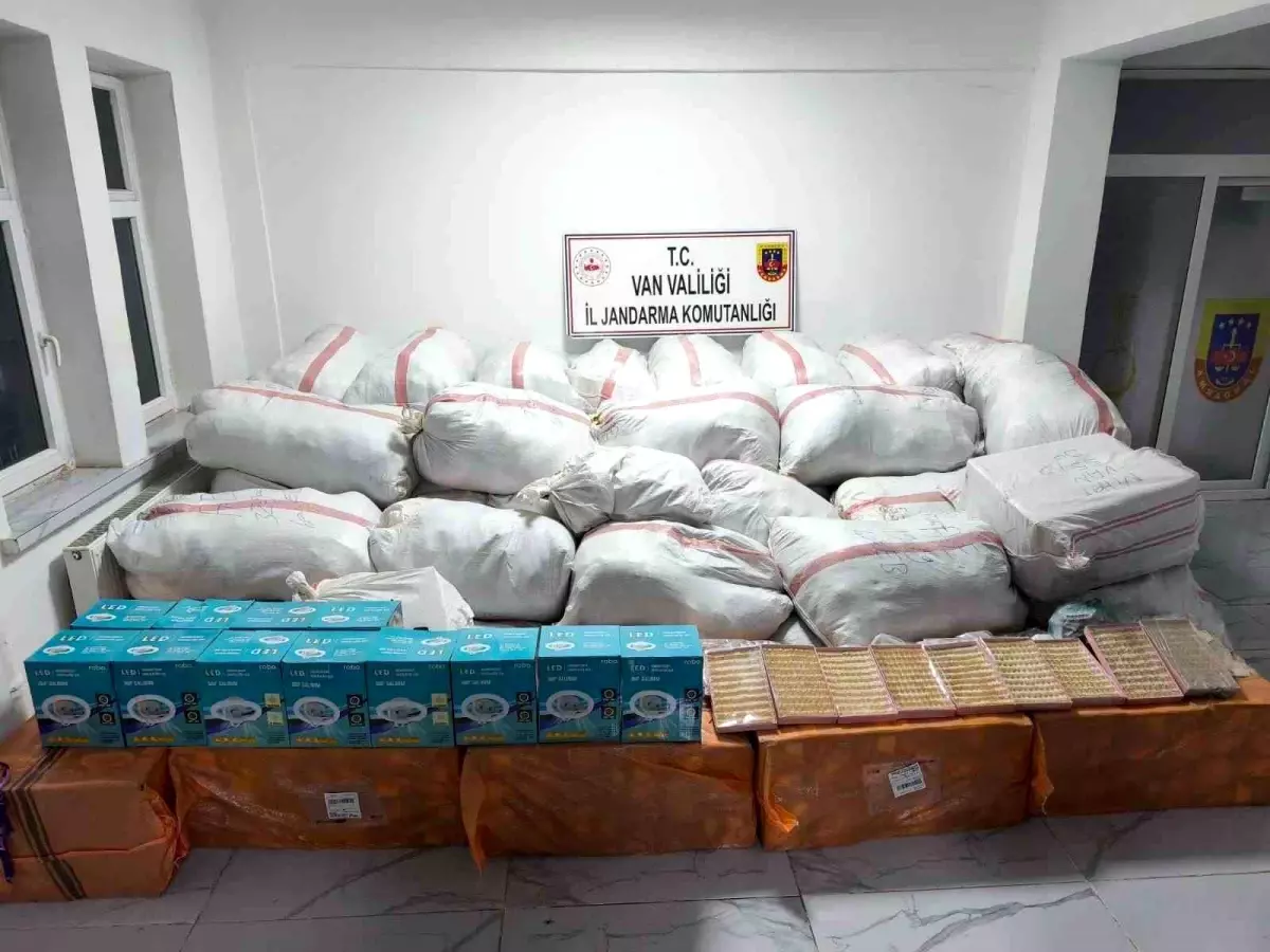 Başkale’de 4.6 Milyon TL’lik Kaçak Eşya Ele Geçirildi