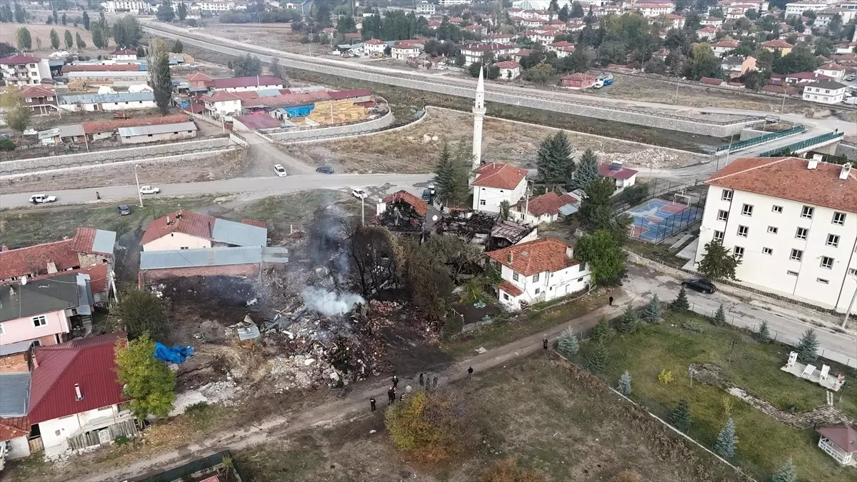 cerkeste yangin 3 ev ve 4 samanlik yandi 8C9xAQwN.jpg