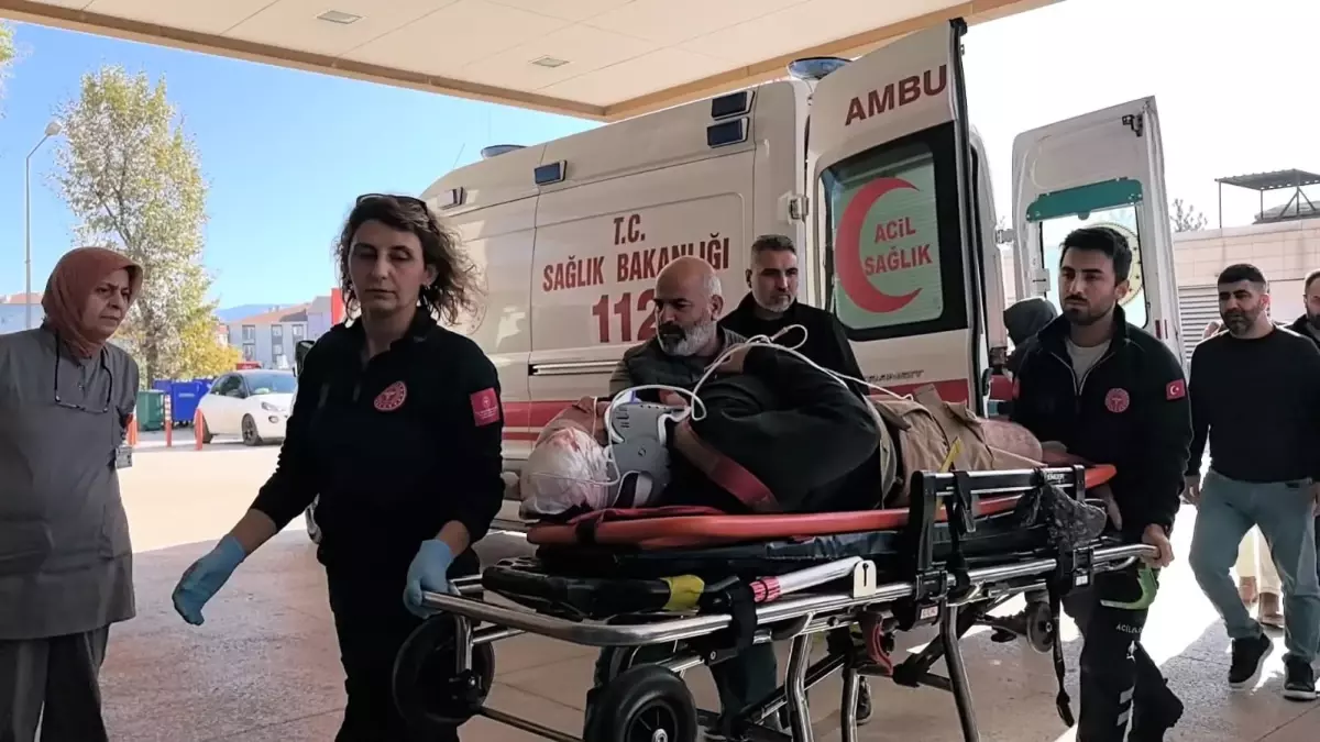 İnegöl’de İskele Devrildi, İşçi Ağır Yaralandı