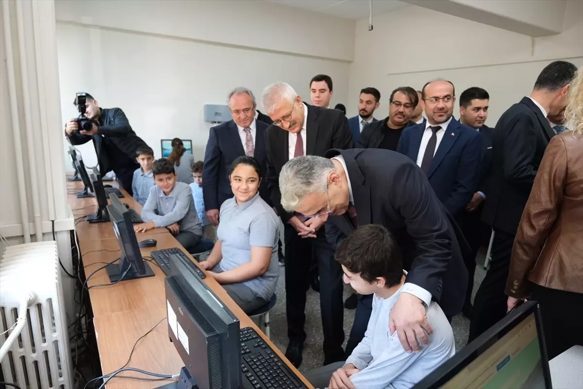 Orhaneli’de Bilgisayar Laboratuvarı Açıldı