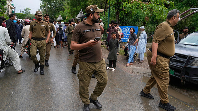 Pakistan’da katliam gibi kaza: Çok sayıda ölü ve yaralı
