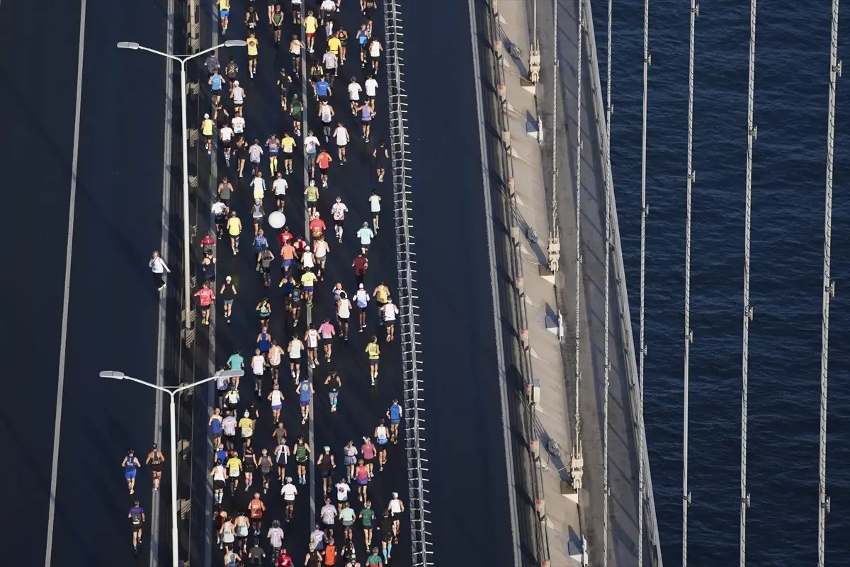 47. İstanbul Maratonu Start Aldı 47 istanbul maratonu start aldi D8Vj6aU9.jpg