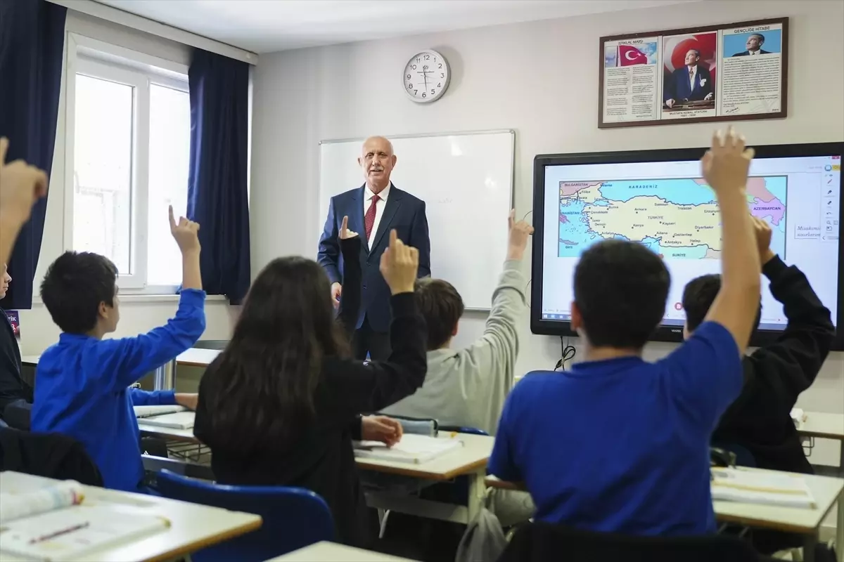 52 Yıl Eğitim Aşığı: Sabri Murat