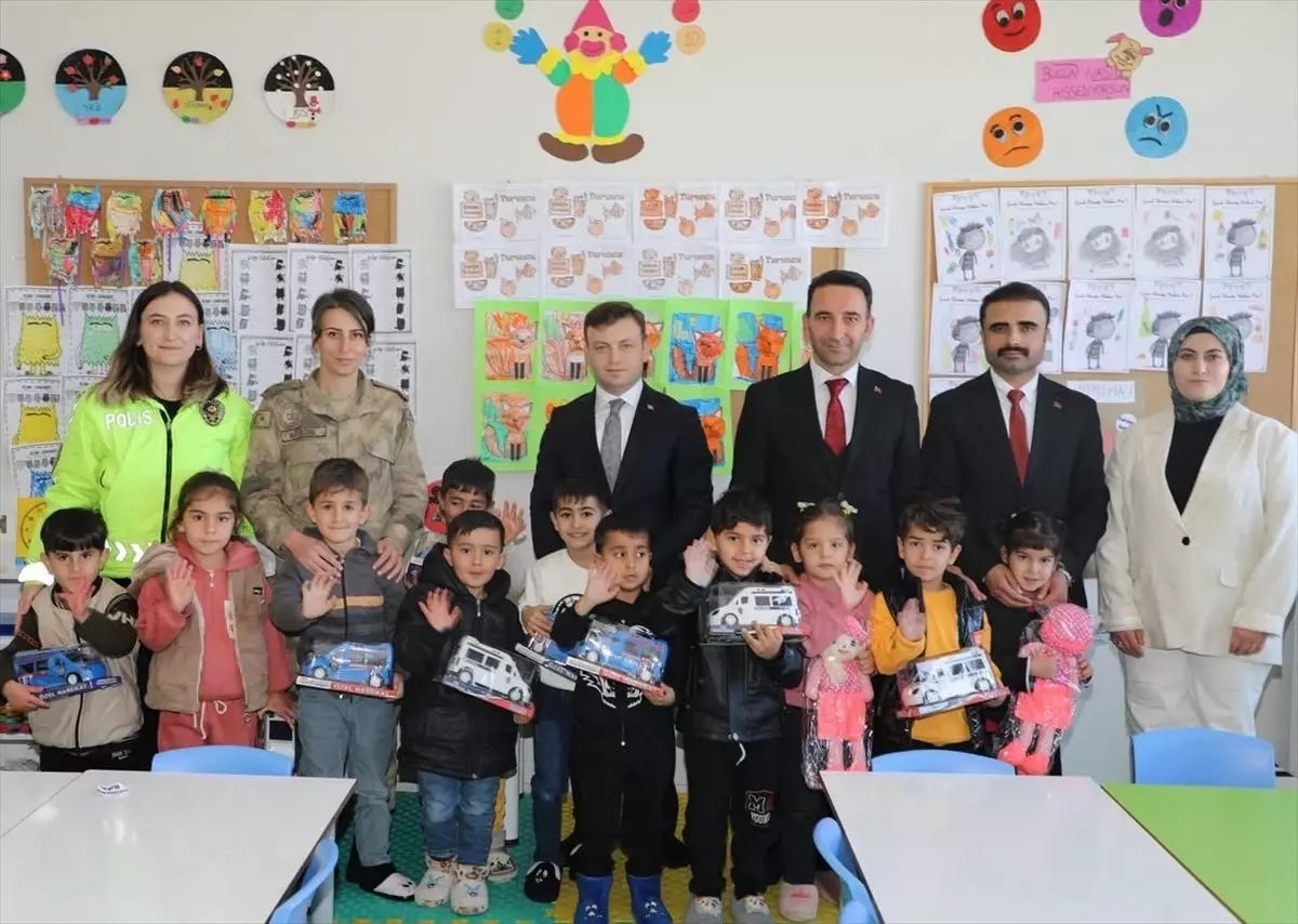 Başkale Kaymakamı Okul Ziyaretleri Sürdürüyor