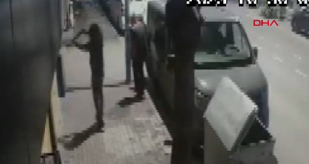 Kaldırımdakilerden rica etti, iş yerini pompalı tüfekle kurşunladı