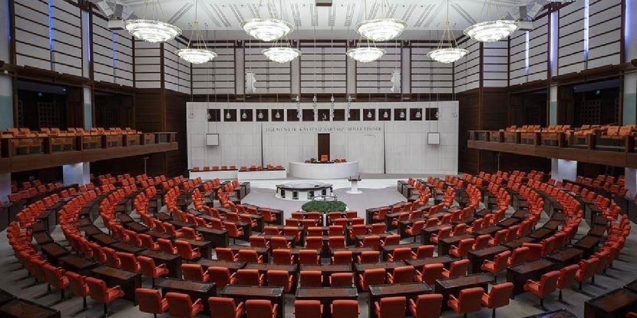 Meclis’te sandalye dağılımı değişti: İşte CHP, AKP ve diğer partilerin sandalye dağılımı