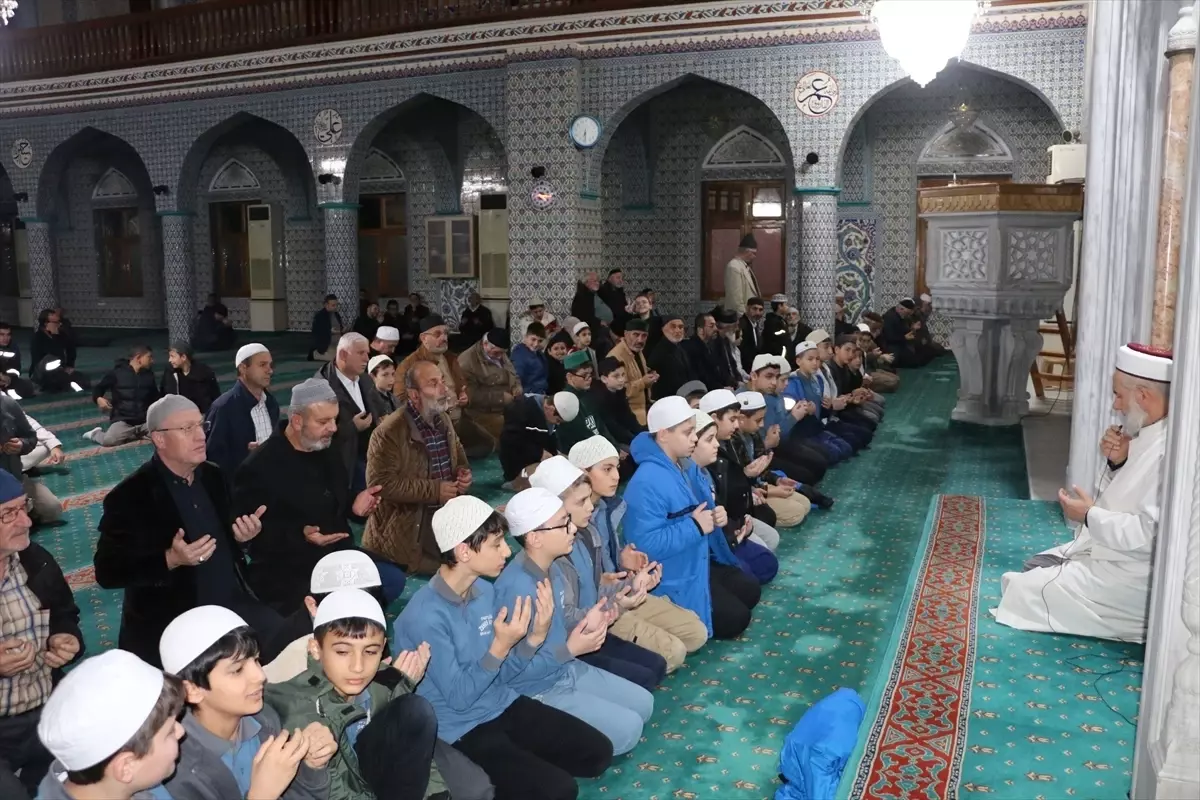 Of’ta Öğretmenler İçin Hatmi Şerif Okundu