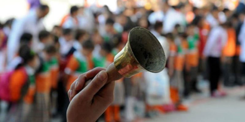 Okul müdürü öğrenciyi merdivenden itti iddiası: Soruşturma başlatıldı