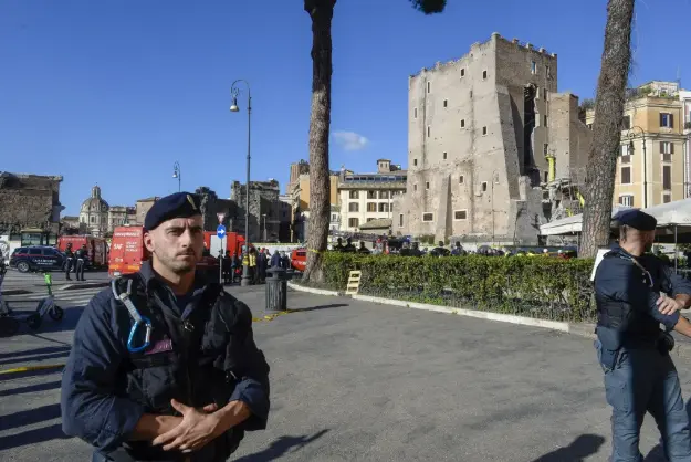 roma donemine ait kale tadilat sirasinda coktu bir isci hayatini kaybetti qk3KXxwO.jpg