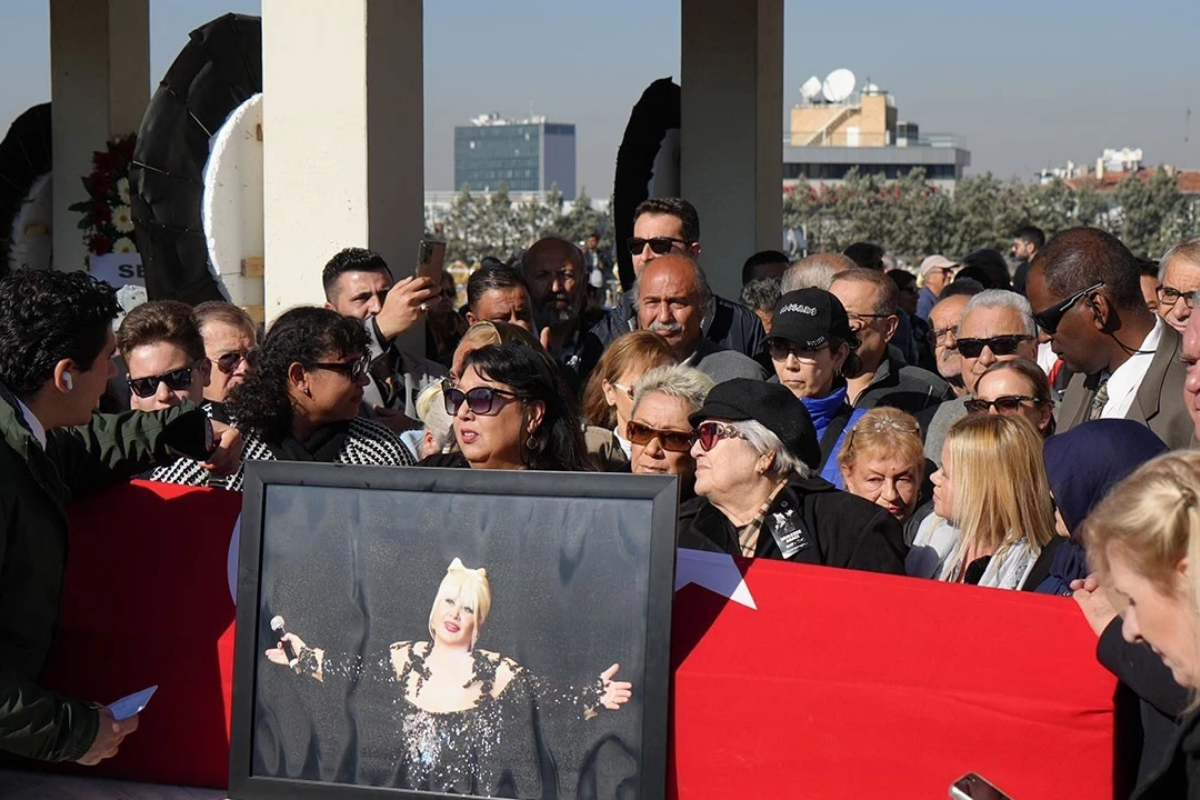 Sanatçı Muazzez Abacı, Ankara’da son yolculuğuna uğurlandı