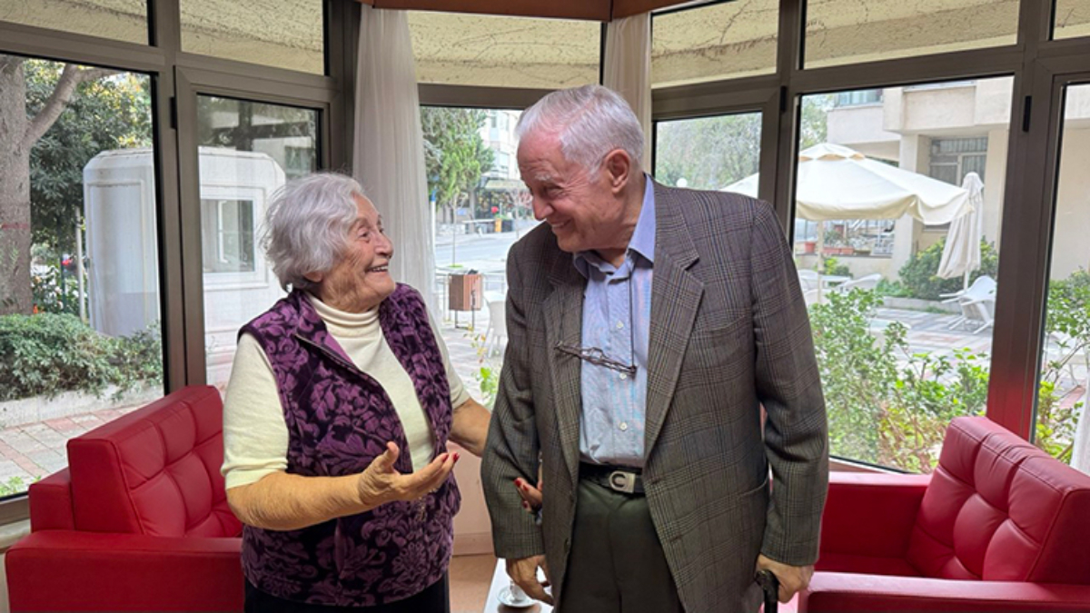 Tekirdağ’da öğretmeni olduğu öğrencisiyle 70 yıl sonra huzurevinde buluştu
