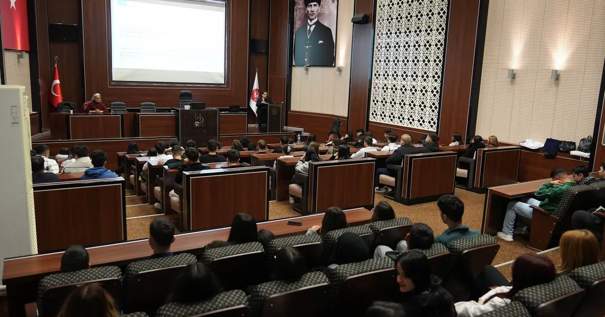 Ankara Keçiören’de stajyer öğrencilere sağlık eğitimi