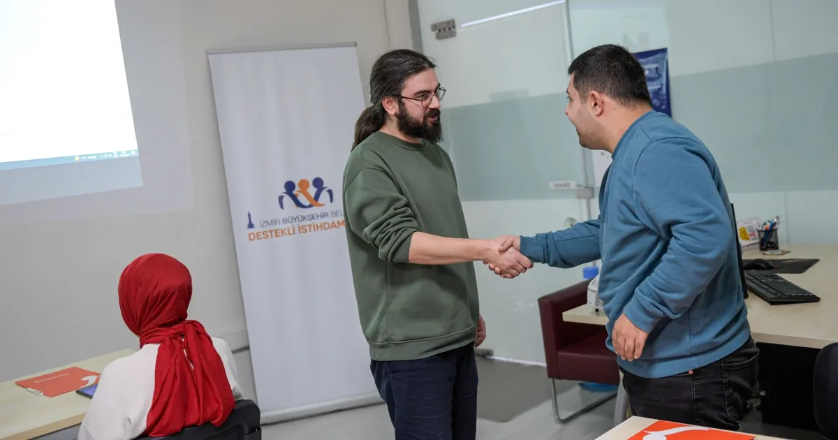 İzmir’de 53 engelli çalışma hayatına katıldı