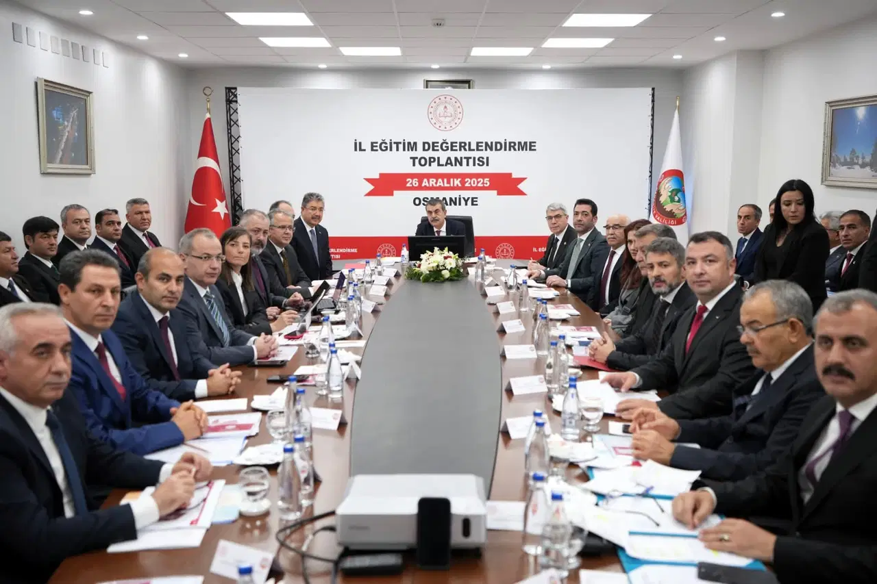 Osmaniye’de eğitimin sorunları eğitimcilerle değil siyasilerle konuşuldu: ‘Sorunlar; mimarlarıyla değil, çözümün gerçek adresiyle tartışılmalı’