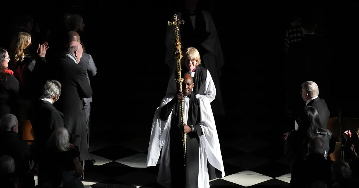 İngiltere Kilisesi’nde ilk kadın başrahip