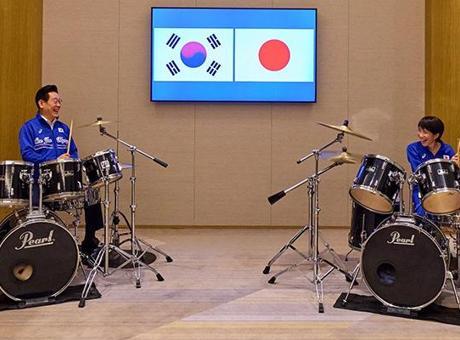 Japonya ve Güney Kore liderlerinden bateri şov! ‘Ritmi yakalamaya çalıştık’