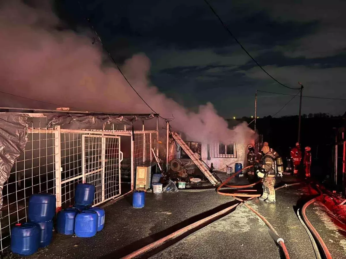 Sultangazi’de İki İş Yerinde Yangın