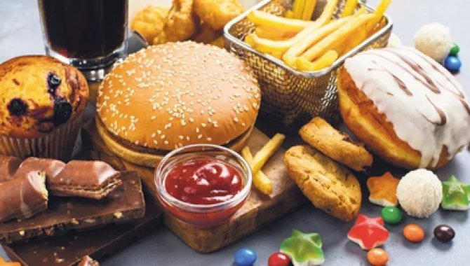 Araştırma: Ultra işlenmiş gıdalar, meyve ve sebzelerden çok sigarayla daha fazla ortak noktaya sahip