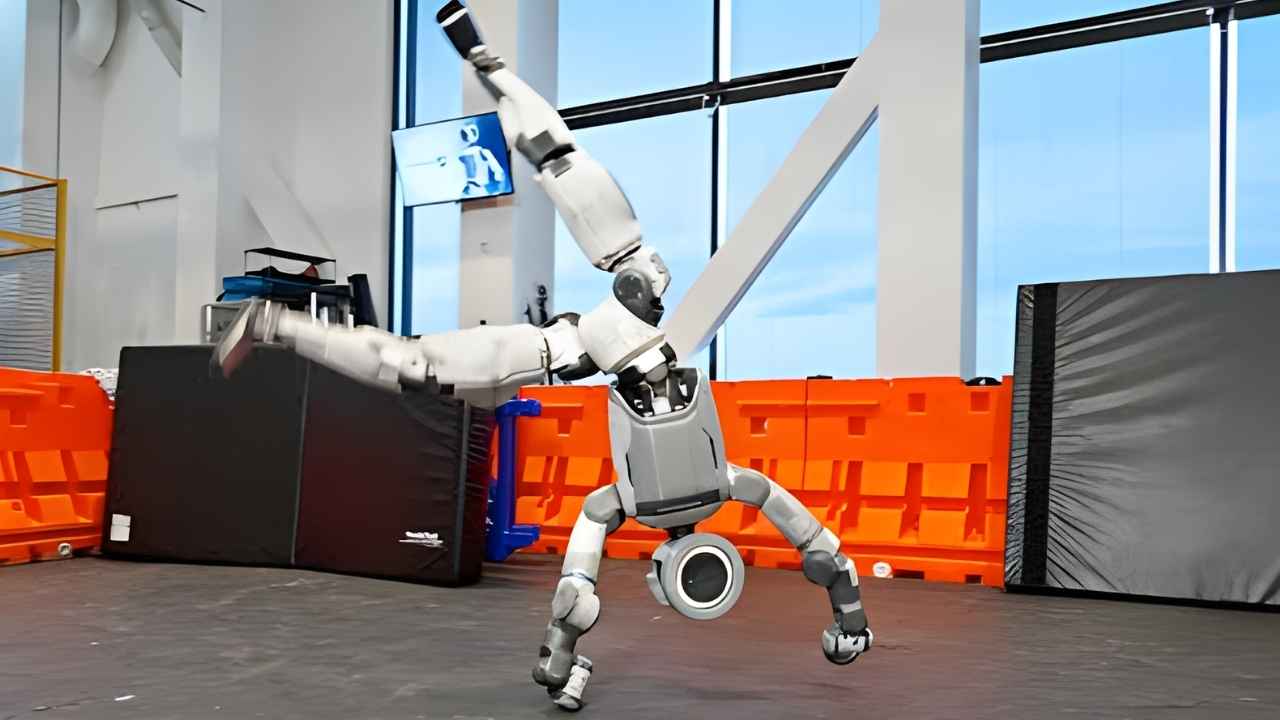 Atlas takla ve arkaya saltopu tek geçişte yapıyor