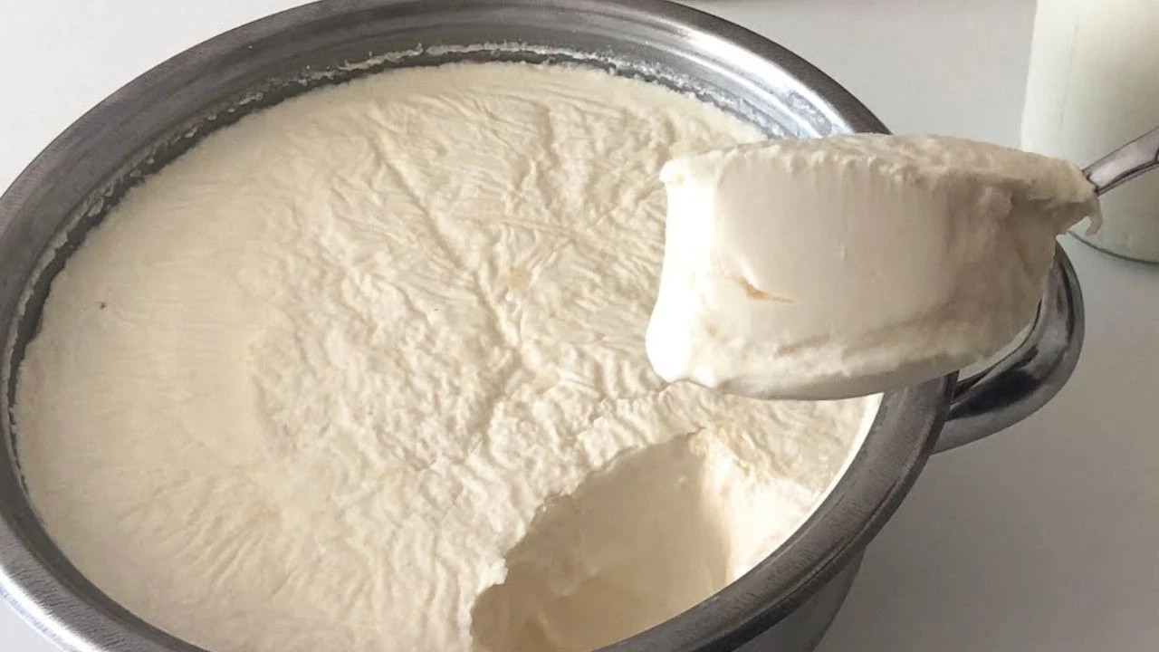 Jersey Sütü ile Evinizde Kremamsı Yoğurt Yapmanın Sırları