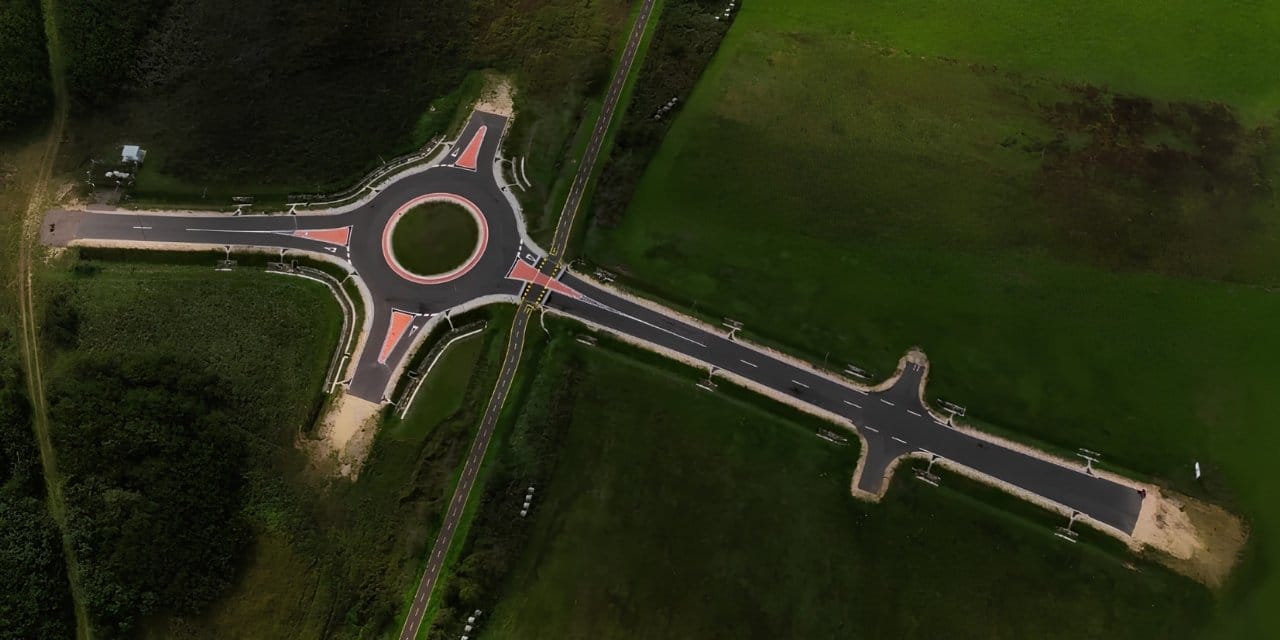 tarlanin-ortasinda-tek-basina-125-milyon-euro-harcadilar-ama-yolu-yok-6sDkvAuC